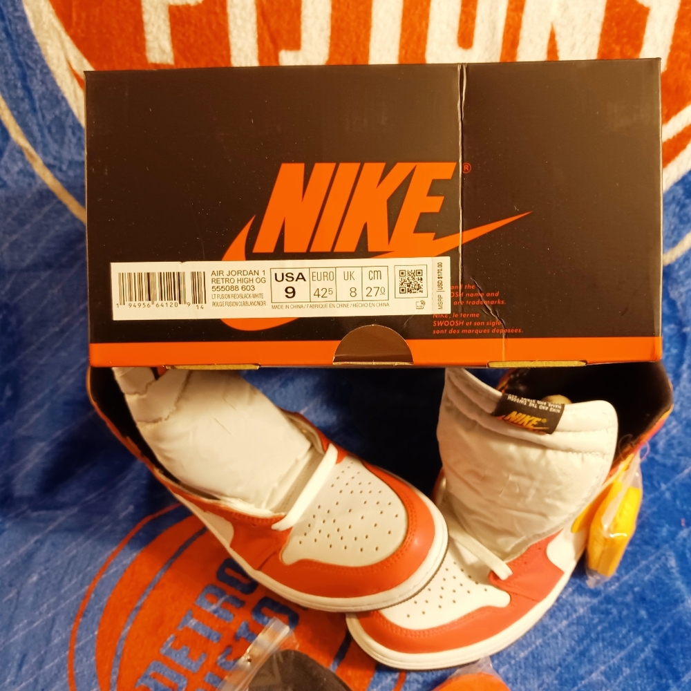 Air Jordan 1 Retro OG Size 9 (NEVER BEEN WORN BRAND NEW)